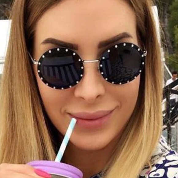 Daydreamer Co Accessories - Round Black Oversize Crystal Gradient Sunglasses